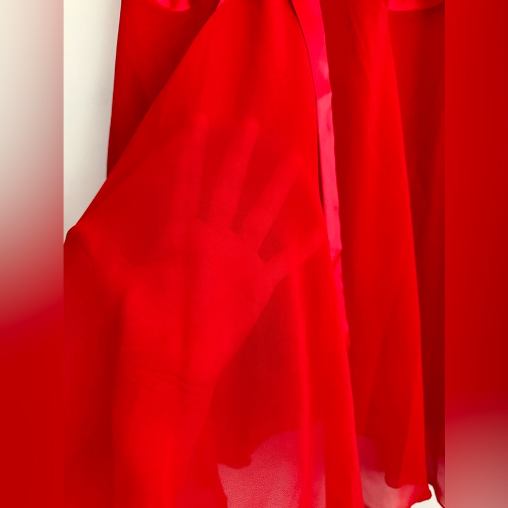Elegant Red Women's Nightgown - Picture 3 of 10